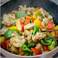 辣椒炒鸡、红萝卜炖排骨的做法图解5