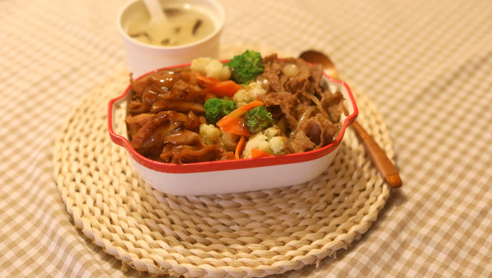 肥牛鸡腿双拼饭