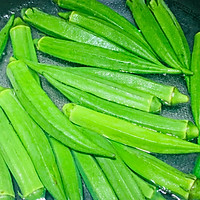 秋葵炒鸡胸肉的做法图解2