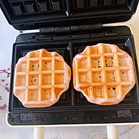 #合理膳食 营养健康进家庭#有颜值又有内涵的紫米夹心华夫饼的做法图解9