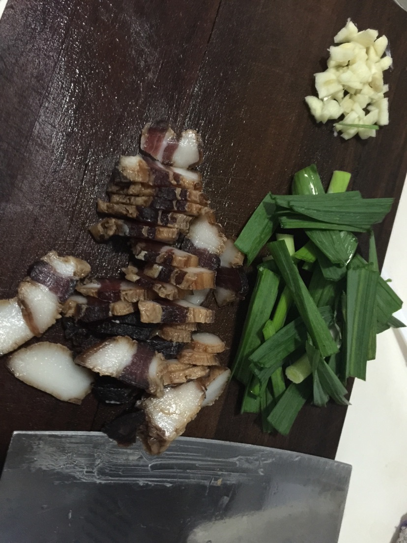 腊肉炒荷兰豆的做法图解3
