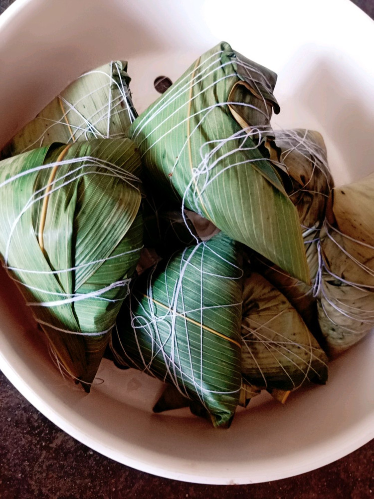 肉粽＋黑豆花生红枣粽子的做法