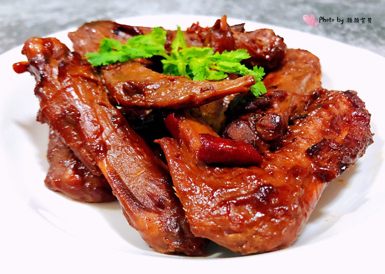 麻辣鸭翅的做法
