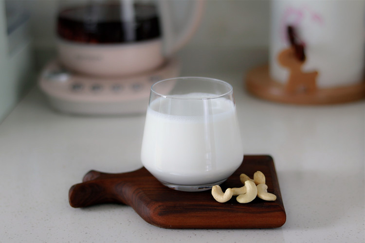 风靡欧美的植物奶「腰果奶」的做法