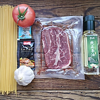蒜香牛肉粒配番茄意面—西式料理轻松做#吃出健康，解决假胖#的做法图解1