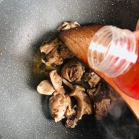 花菇炖鸭肉，汤汁鲜美，肉质细腻的做法图解5