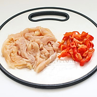 #舌尖上的乡村同款美食#鲜翠可口的眉豆鸡肉小炒的做法图解3