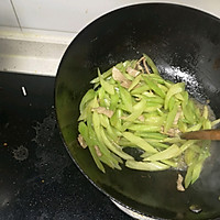 芹菜炒肉的做法图解5