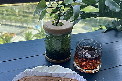 椰香浓郁的咖啡椰香糯米蛋糕