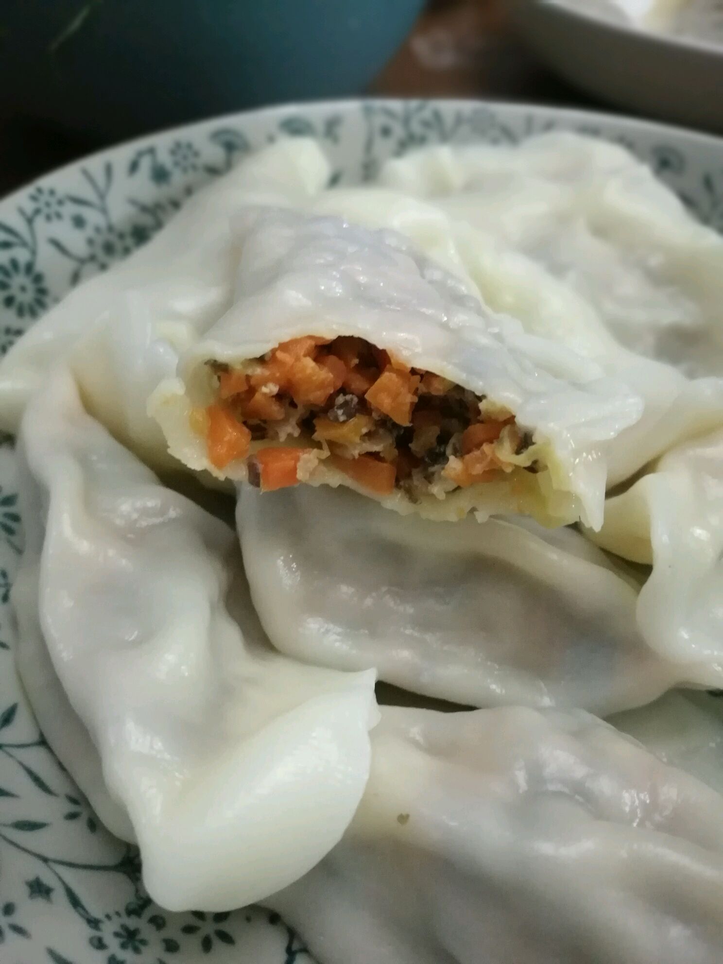 Fresh and refreshing. Children like to eat dumplings with carrot stuffing