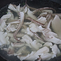 西兰花炒鱿鱼的做法图解4