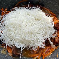 #黄河路美食#红烧羊肉炒米线的做法图解12