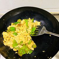 青椒炒鸡蛋的做法图解5