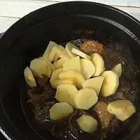 土豆牛肉闷饭的做法图解7