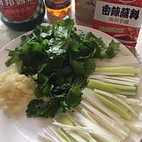 香菜大葱拌牛肉的做法图解1