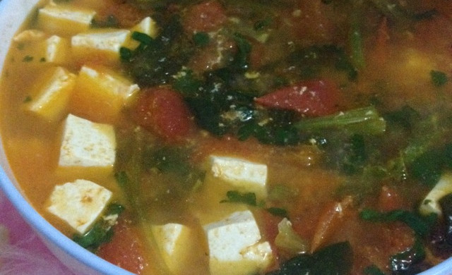 西红柿菠菜豆腐汤