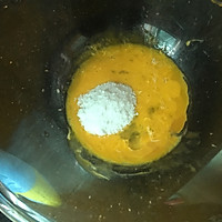 超简单戚风蛋糕卷(o^^o)的做法图解3