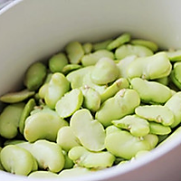 蚕豆米小炒饭的做法图解1