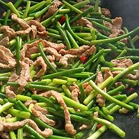 蒜苔炒肉的做法图解4