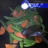 荷兰豆炒腊肉的做法图解5