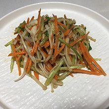凉拌金针菇洋葱香菜胡萝卜