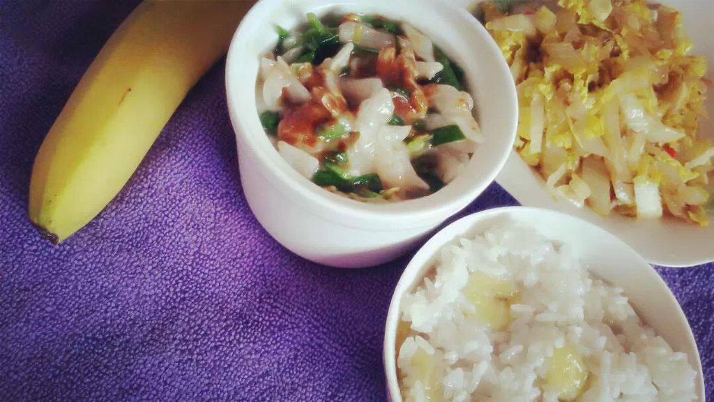 美好的早餐系类 ——香蕉粥，拌面片，清炒娃娃菜