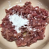 酸菜炒肉丝的做法图解1