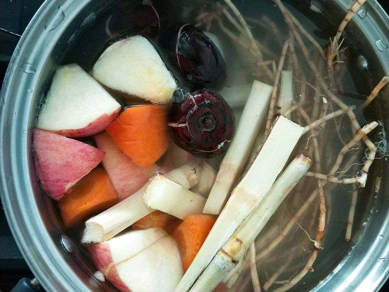 茅根竹蔗马蹄红萝卜水，清润初夏燥热|茅根|红萝卜|马蹄_新浪新闻