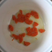 宝宝辅食-胡萝卜生菜蛋黄米糊的做法图解2