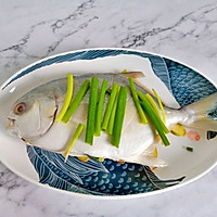 #合理膳食 营养健康进家庭#清蒸金鲳鱼的做法图解4