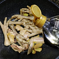 #肉食者联盟#香菇玉米炖鸡爪    一锅乱炖一锅鲜的做法图解5
