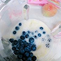 #花10分钟，做一道菜！#蓝莓芭蕉酸奶养乐多思慕雪的做法图解4