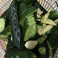 酸甜辣黄瓜鱼的做法图解1
