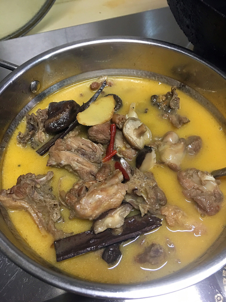 香菇炖鸭的做法