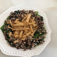 #少盐饮食 轻松生活#菠菜藜麦菌菇的做法图解1
