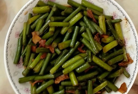 蒜苔炒肉