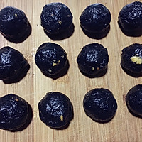 黑芝麻核桃酥皮月饼的做法图解2