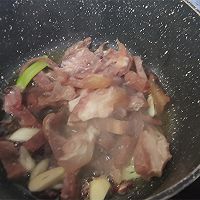 芹菜腰果炒牛肉的做法图解5