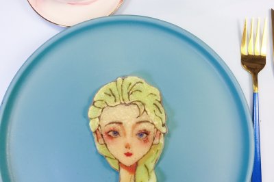 艾莎公主煎饼画，翻转时太惊喜了