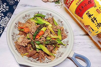 黑椒芦笋牛肉