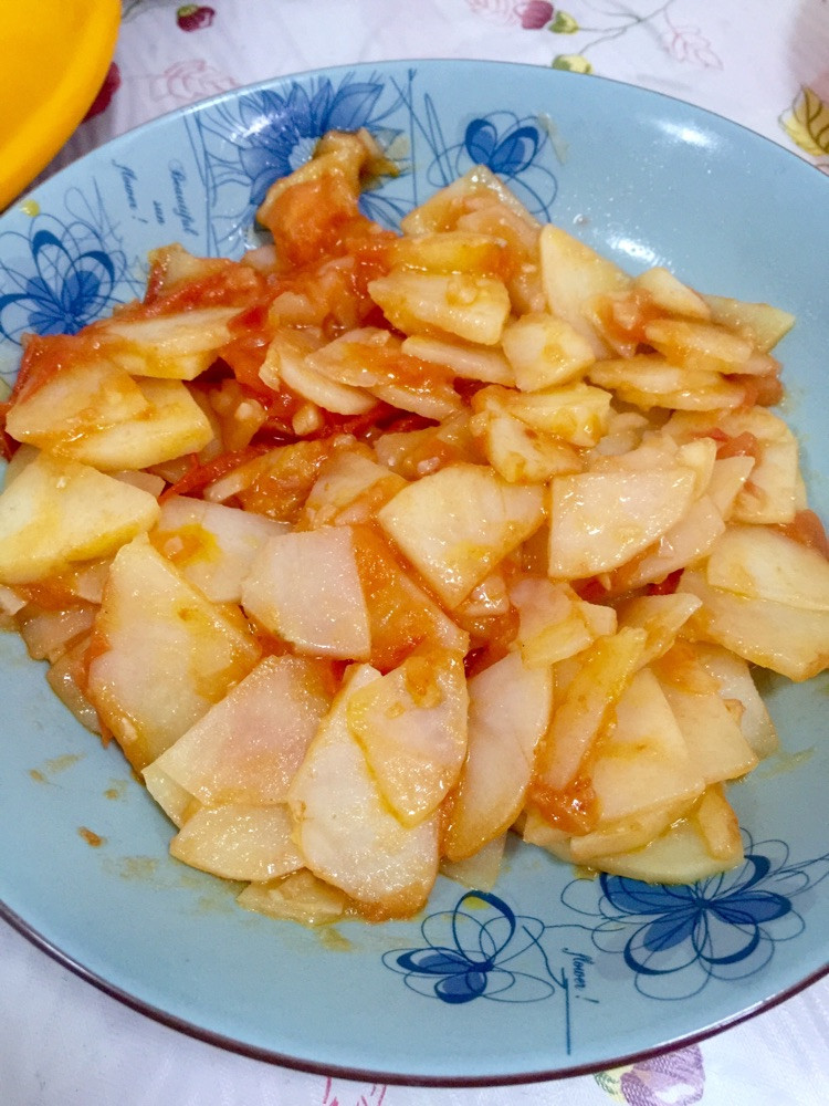 土豆炒番茄的做法
