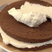 可可戚风 巧克力围边奶油蛋糕（视频菜谱）的做法图解12