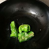 虎皮青椒的做法图解1