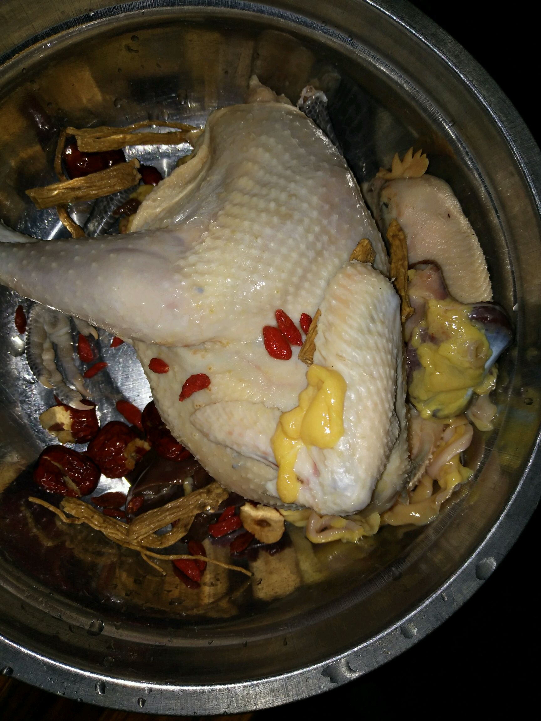药材当归红枣枸杞蒸鸡 Steamed Chicken with Angelica Root, Red Date & Wolfberry