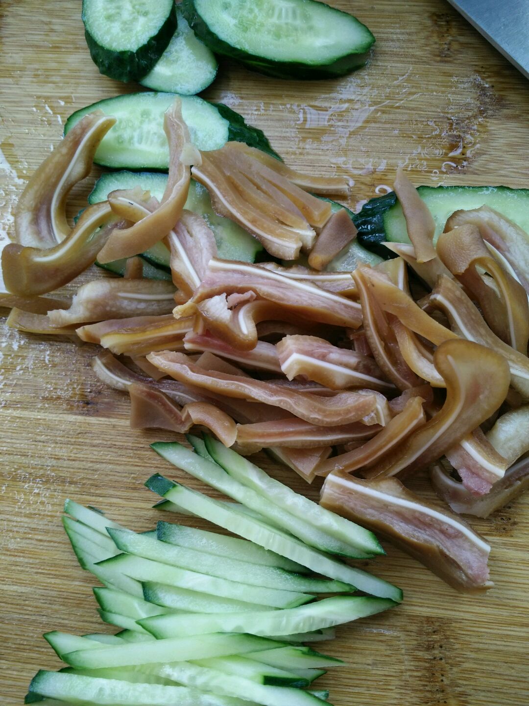 黄瓜拌猪耳朵怎么做_黄瓜拌猪耳朵的做法_豆果美食