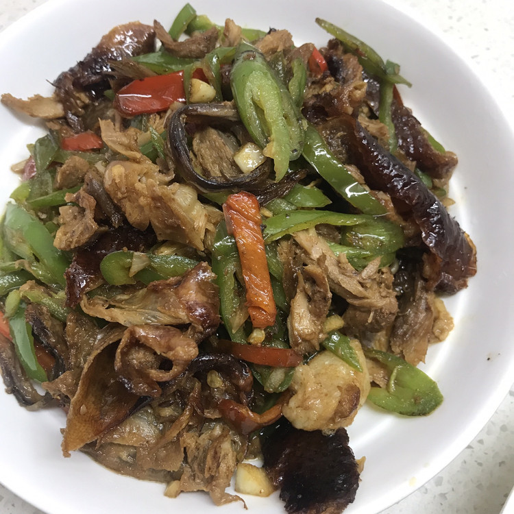 辣椒炒烤鸭肉的做法