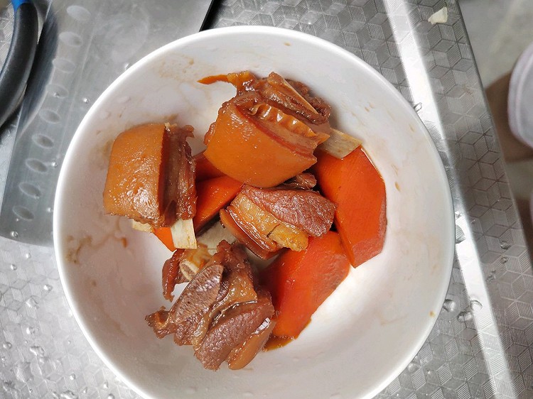 胡萝卜烧羊肉的做法