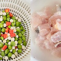 #少盐饮食 轻松生活#鸡头米炒咸鱼粒的做法图解1