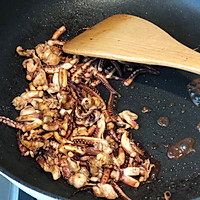 #花10分钟，做一道菜！#洋葱炒鱿鱼须的做法图解6