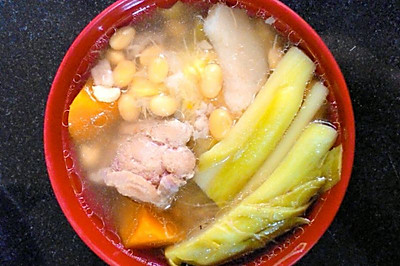 霸王花/火龙果花黄豆毛薯（淮山）红萝卜猪骨润汤